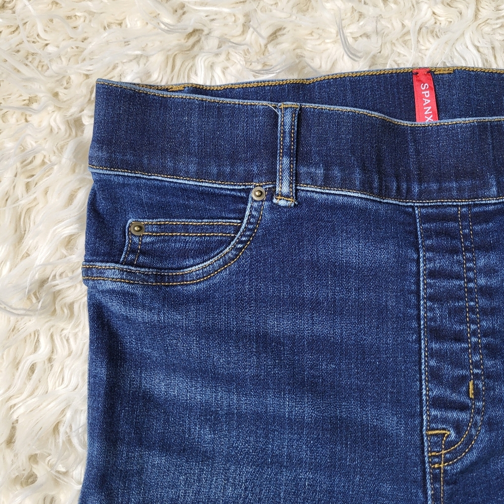 Spanx Flare Leg Pull On Jeans Size Medium Dark Wash - Picture 6 of 15